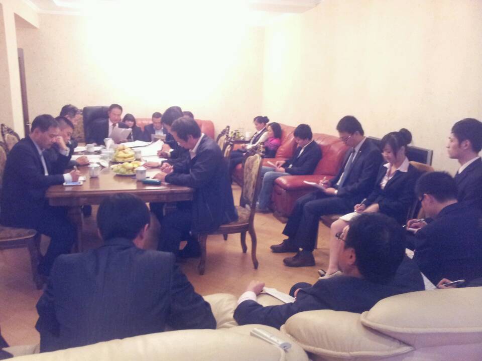 兴华财富集团矿业管理公司在吉国召开工作动员会.jpg